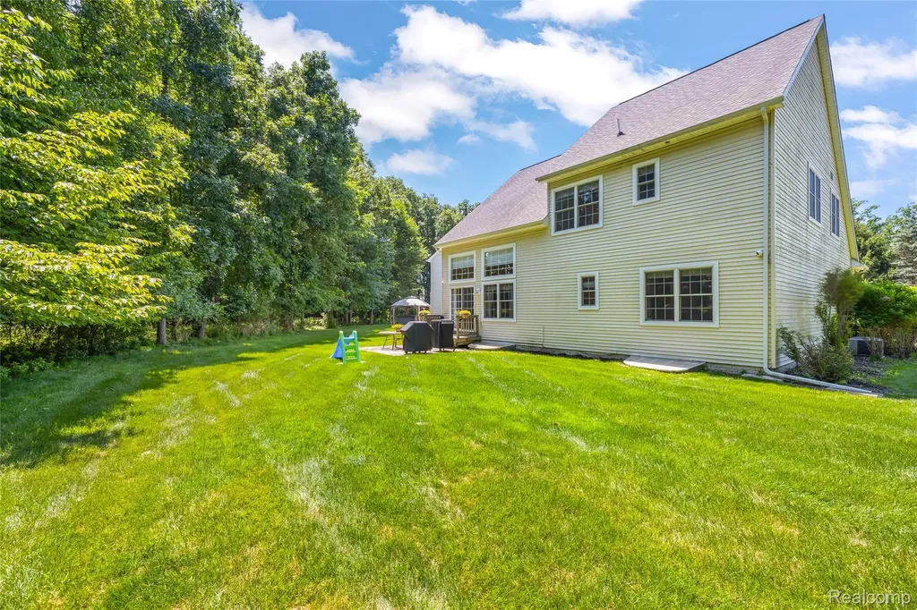 10182 Edgewood Drive Grand Blanc Charter Township MI 48439