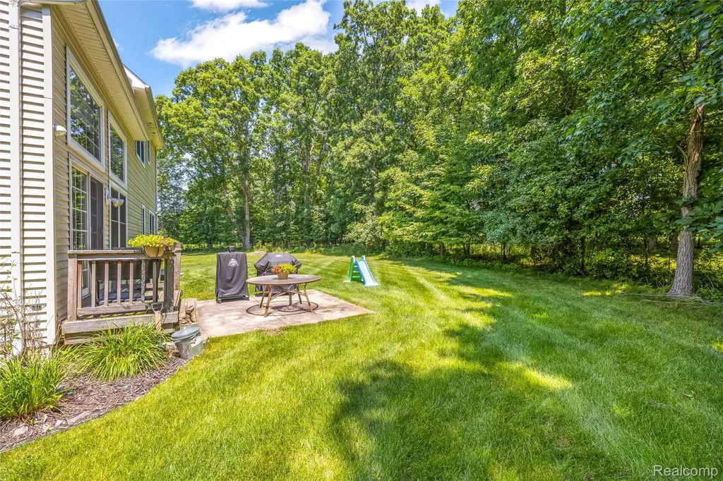 10182 Edgewood Drive Grand Blanc Charter Township MI 48439