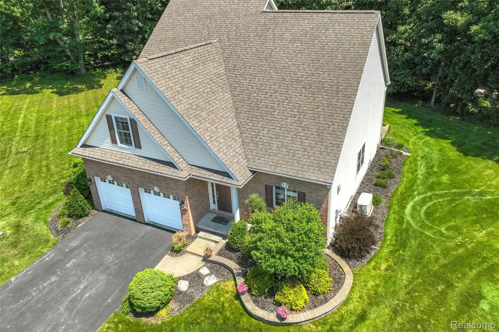 10182 Edgewood Drive Grand Blanc Charter Township MI 48439