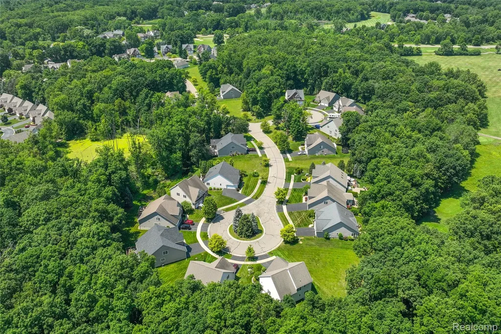 10182 Edgewood Drive Grand Blanc Charter Township MI 48439
