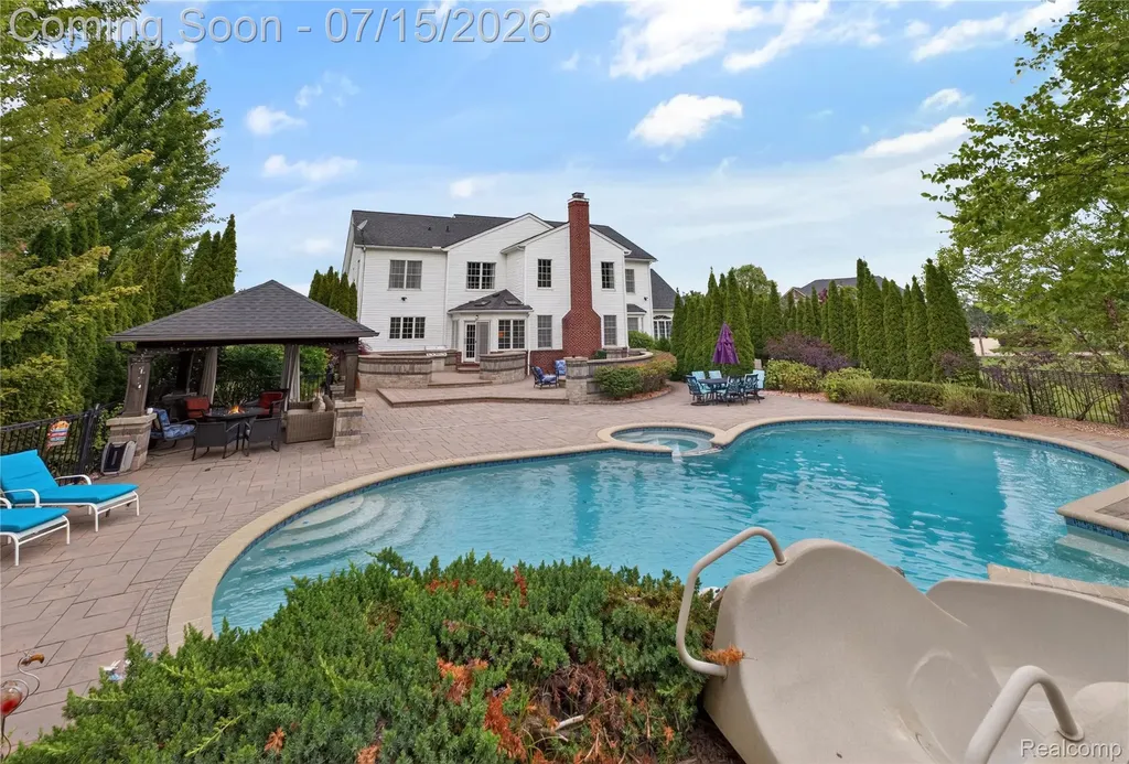 2433 Woodridge Court Milford Charter Township MI 48380