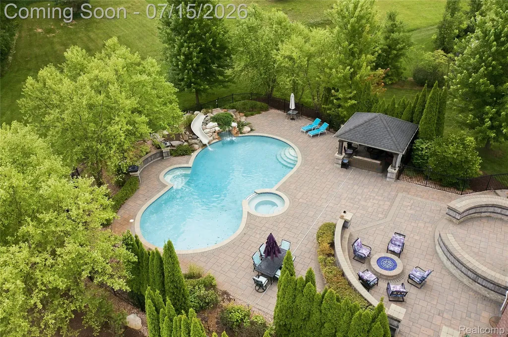2433 Woodridge Court Milford Charter Township MI 48380