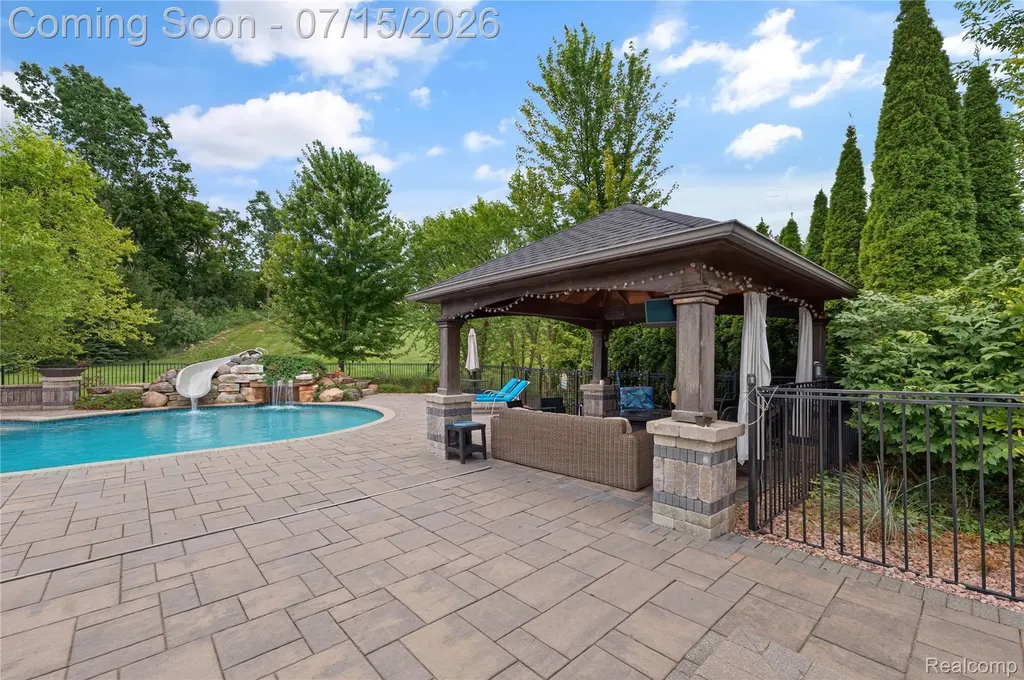 2433 Woodridge Court Milford Charter Township MI 48380