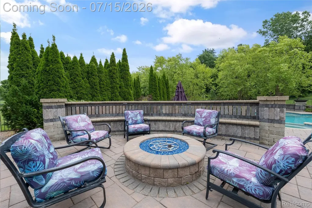 2433 Woodridge Court Milford Charter Township MI 48380