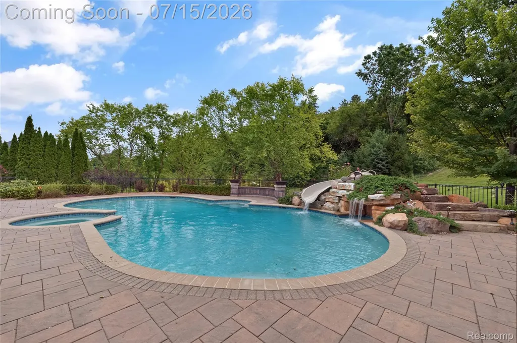 2433 Woodridge Court Milford Charter Township MI 48380