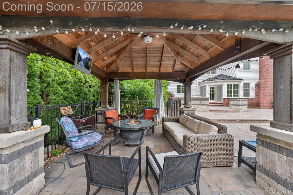 2433 Woodridge Court Milford Charter Township MI 48380