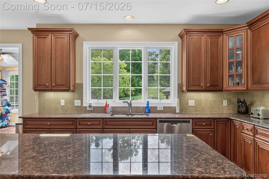 2433 Woodridge Court Milford Charter Township MI 48380