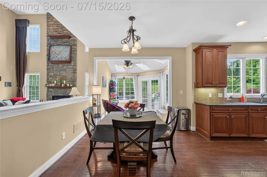 2433 Woodridge Court Milford Charter Township MI 48380