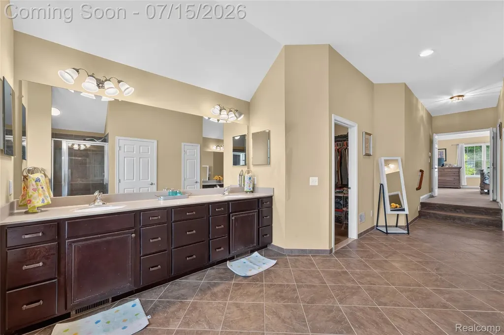 2433 Woodridge Court Milford Charter Township MI 48380