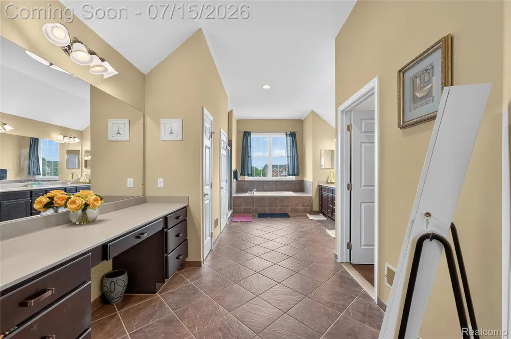 2433 Woodridge Court Milford Charter Township MI 48380