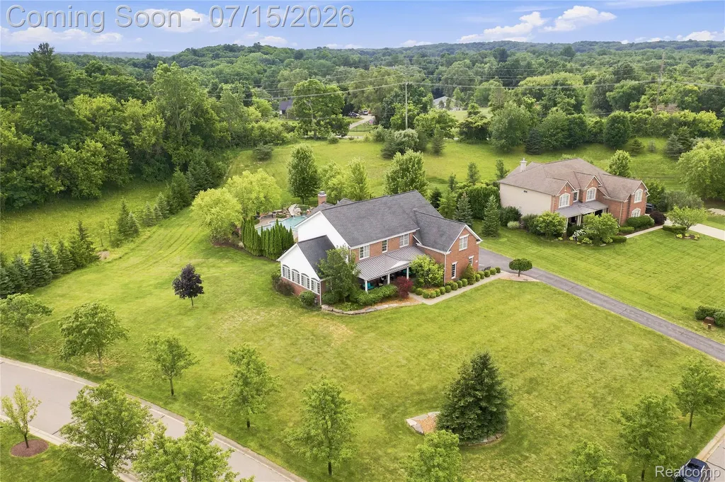 2433 Woodridge Court Milford Charter Township MI 48380