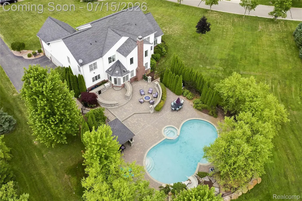 2433 Woodridge Court Milford Charter Township MI 48380