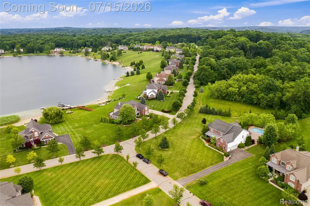 2433 Woodridge Court Milford Charter Township MI 48380
