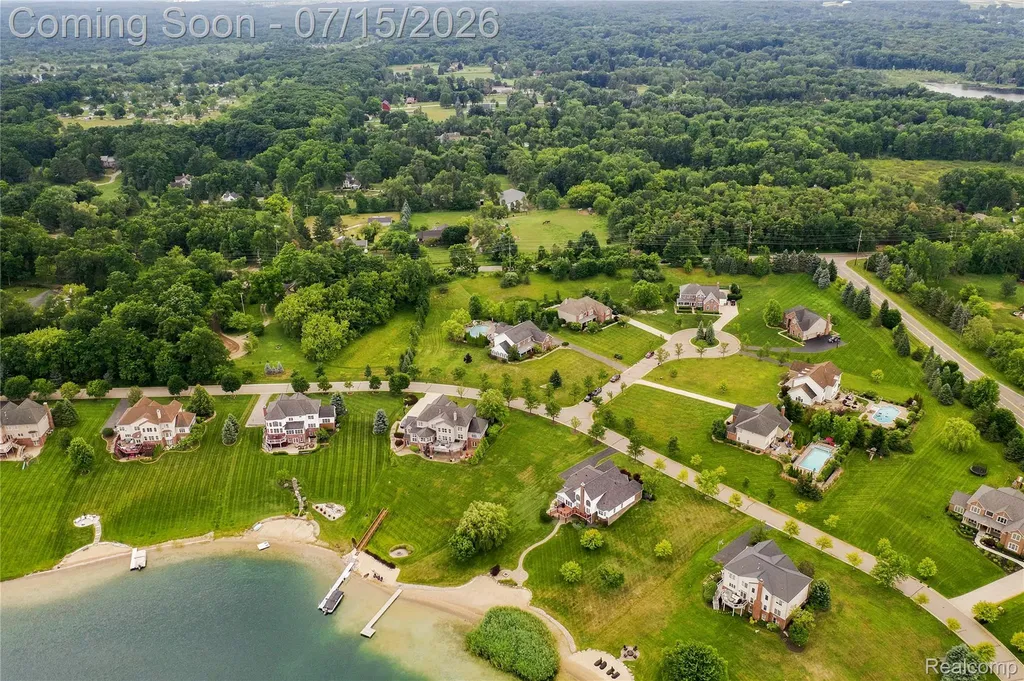 2433 Woodridge Court Milford Charter Township MI 48380