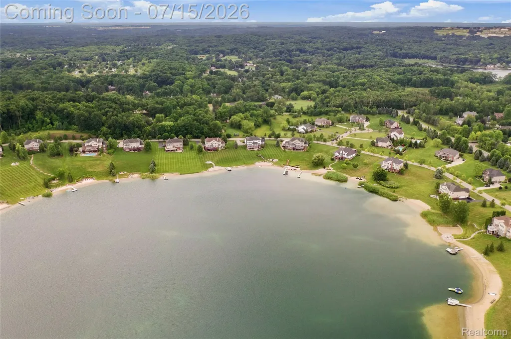 2433 Woodridge Court Milford Charter Township MI 48380