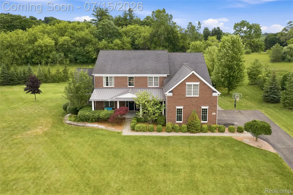 2433 Woodridge Court Milford Charter Township MI 48380