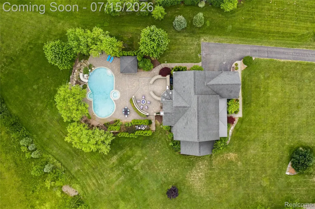 2433 Woodridge Court Milford Charter Township MI 48380
