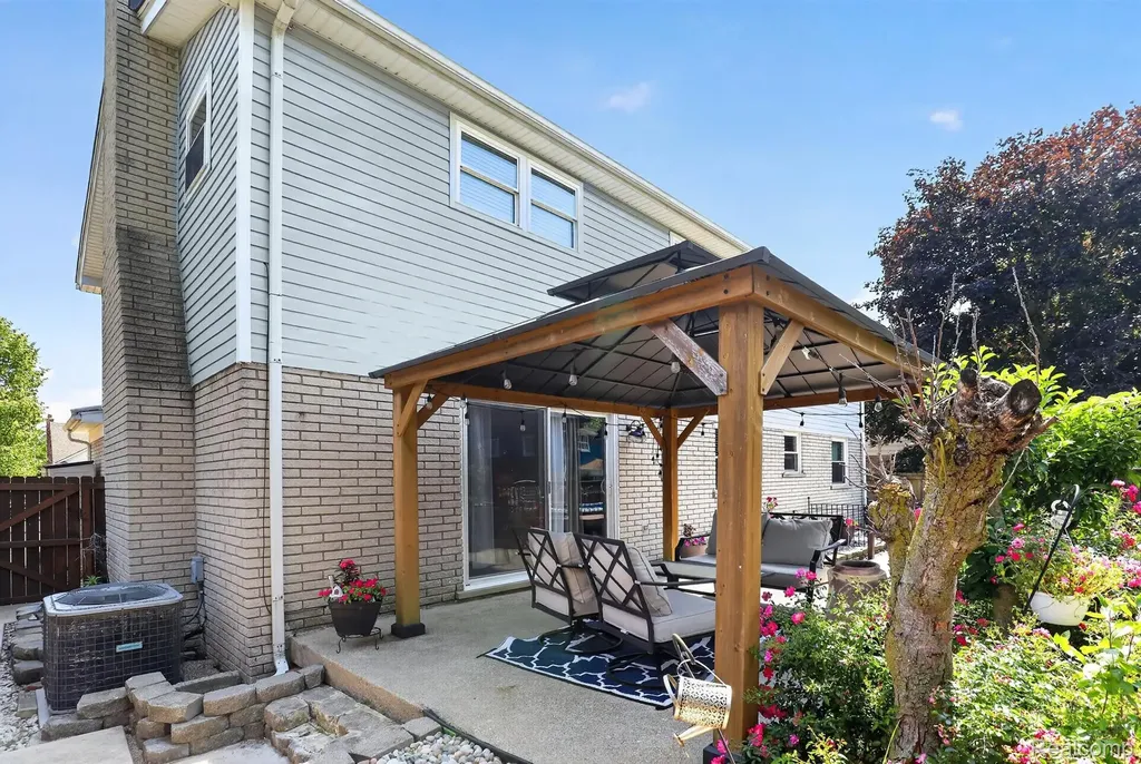 14838 Williams Court Gibraltar City MI 48173