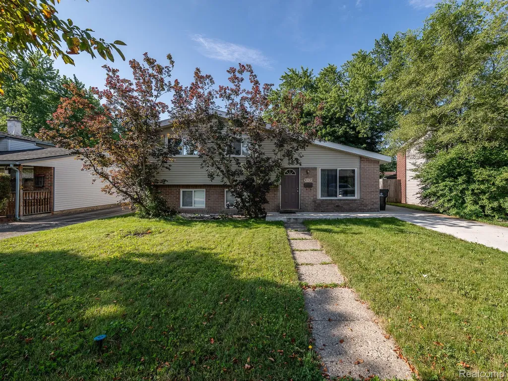 30933 Grandview Avenue Westland City MI 48186