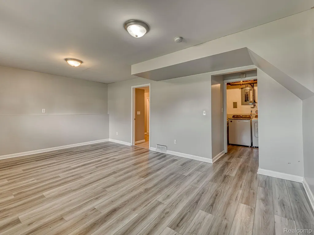 30933 Grandview Avenue Westland City MI 48186