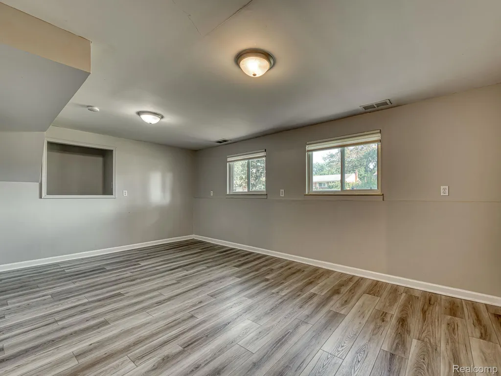 30933 Grandview Avenue Westland City MI 48186