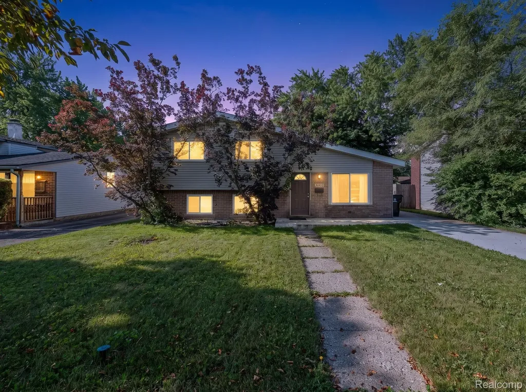 30933 Grandview Avenue Westland City MI 48186