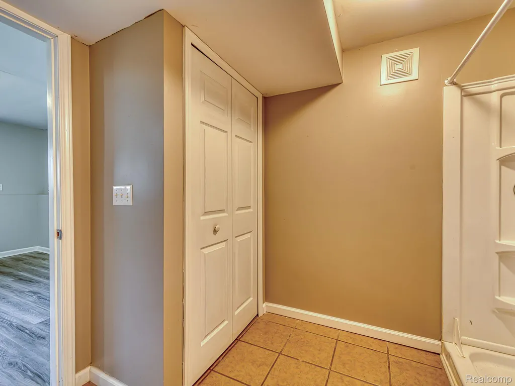 30933 Grandview Avenue Westland City MI 48186