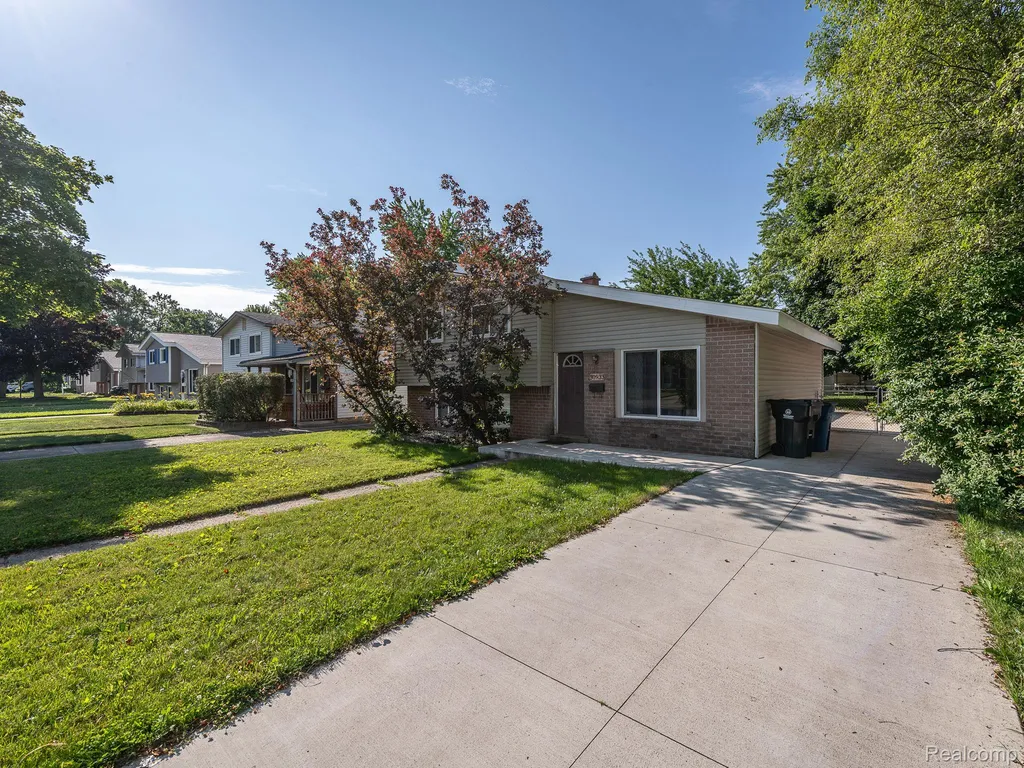 30933 Grandview Avenue Westland City MI 48186