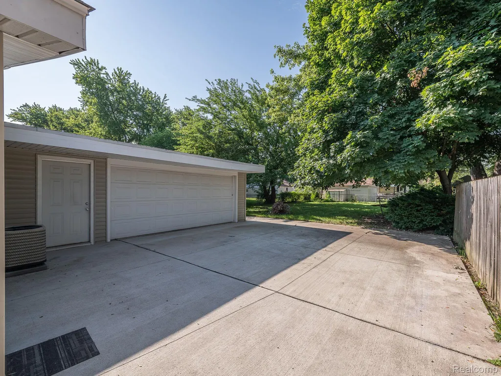 30933 Grandview Avenue Westland City MI 48186