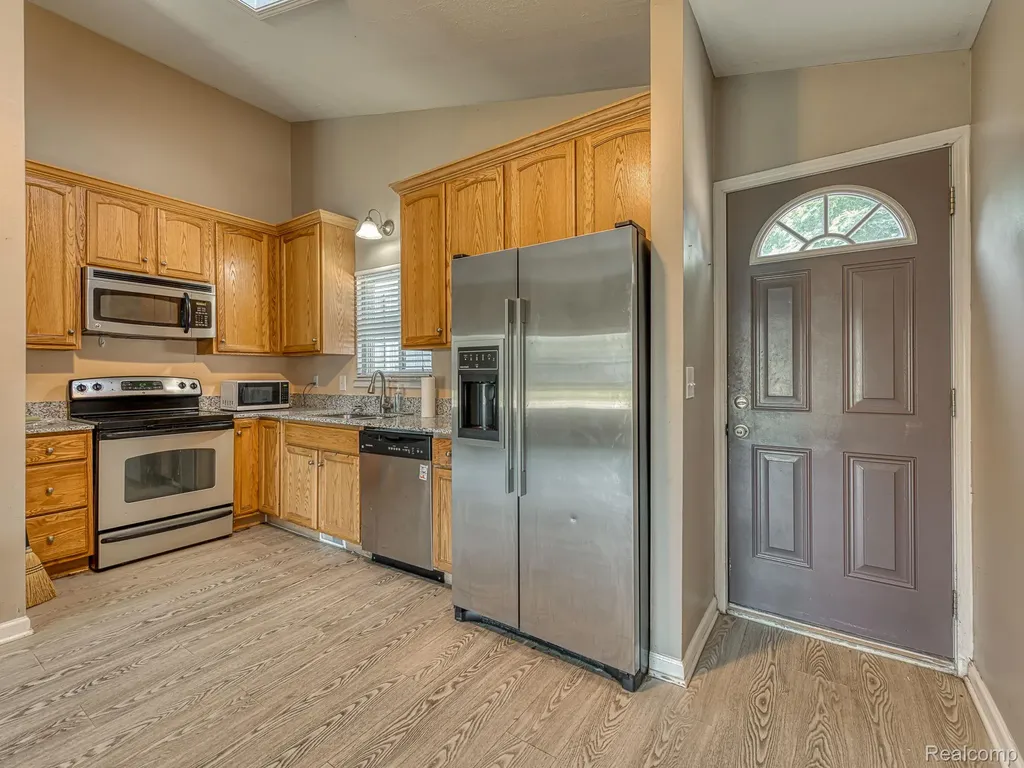 30933 Grandview Avenue Westland City MI 48186