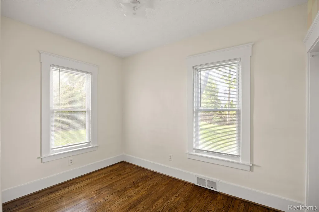556 E Troy Street Ferndale City MI 48220