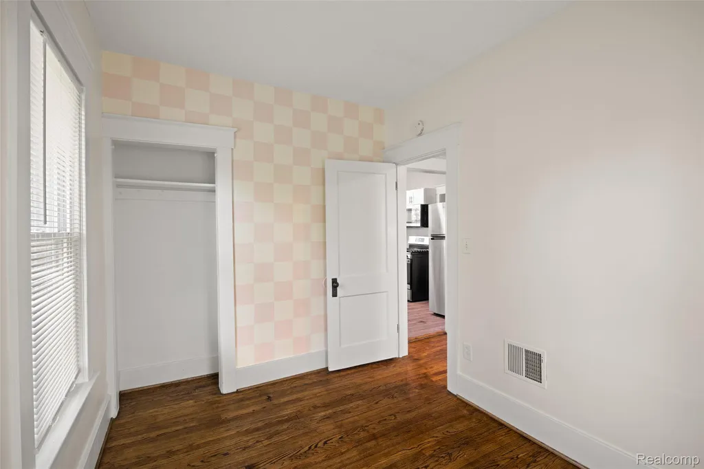 556 E Troy Street Ferndale City MI 48220