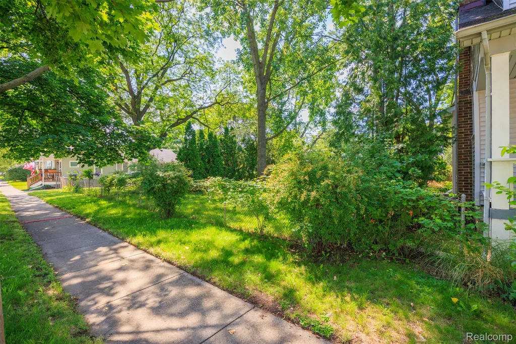 556 E Troy Street Ferndale City MI 48220