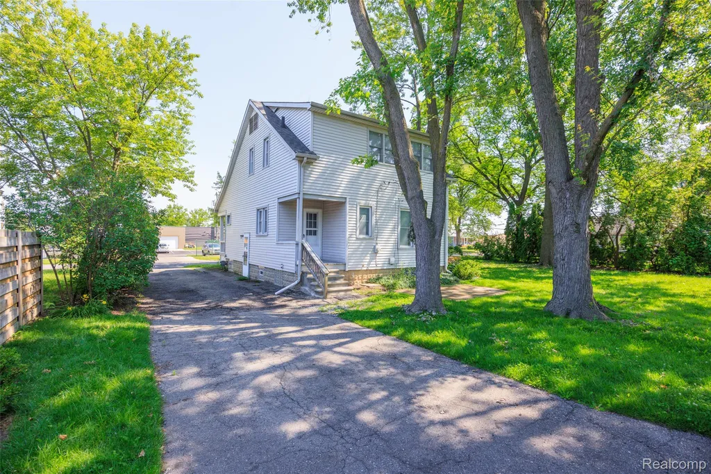 556 E Troy Street Ferndale City MI 48220