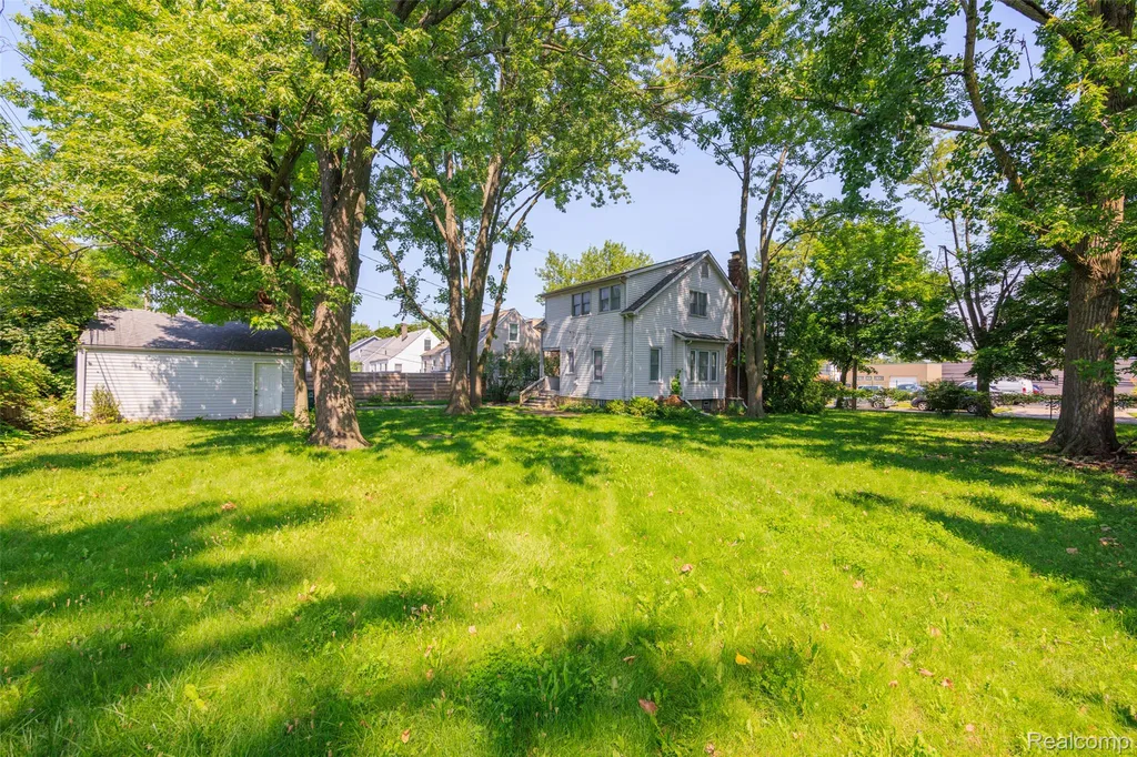 556 E Troy Street Ferndale City MI 48220