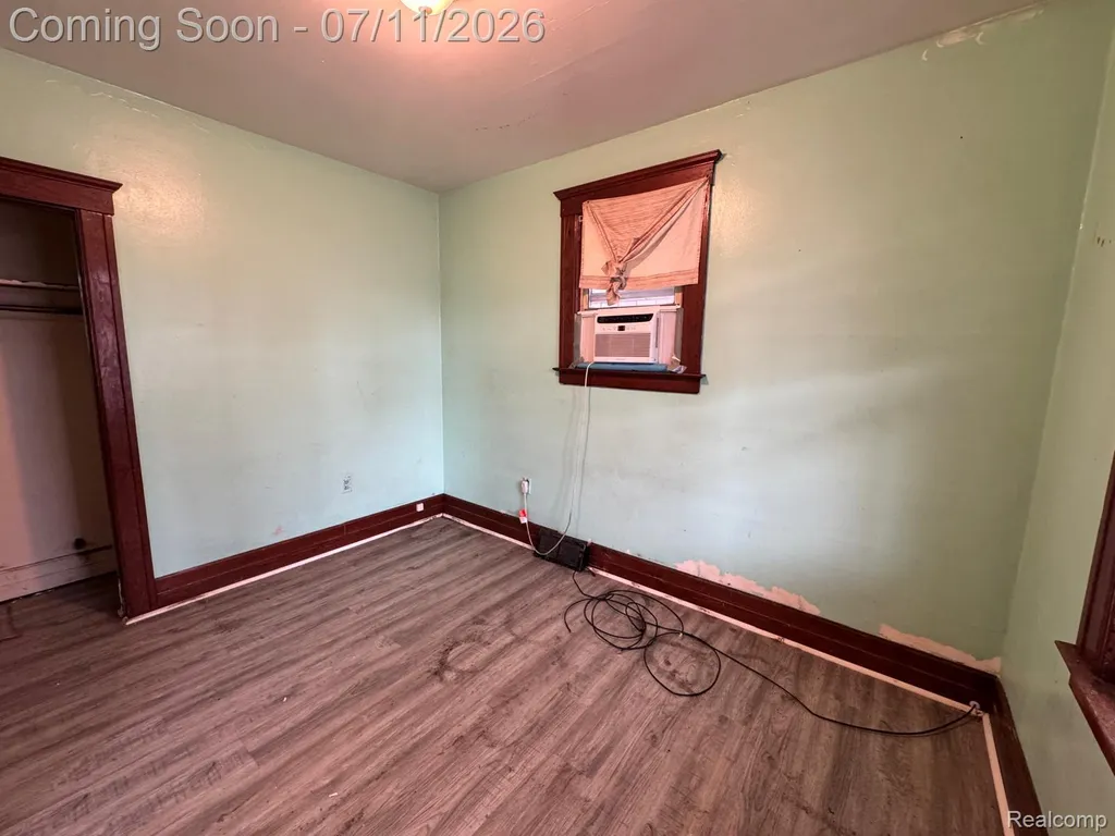 9506 Charest Street Hamtramck City MI 48212