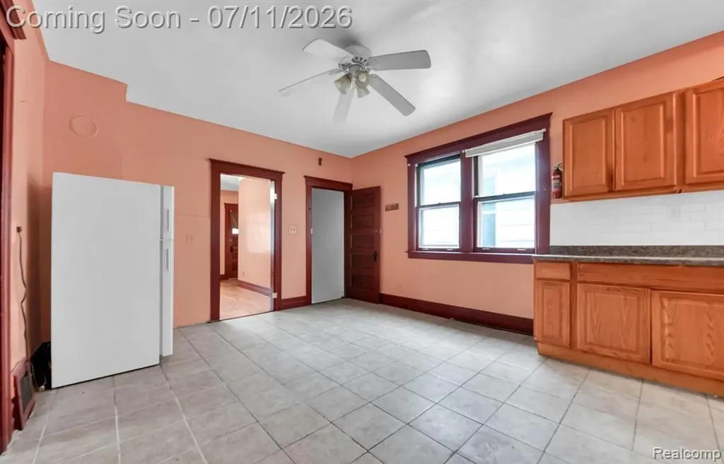 9506 Charest Street Hamtramck City MI 48212