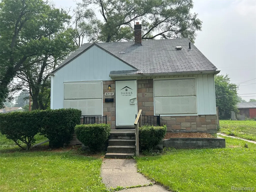 6718 Grandville Avenue Detroit City MI 48228