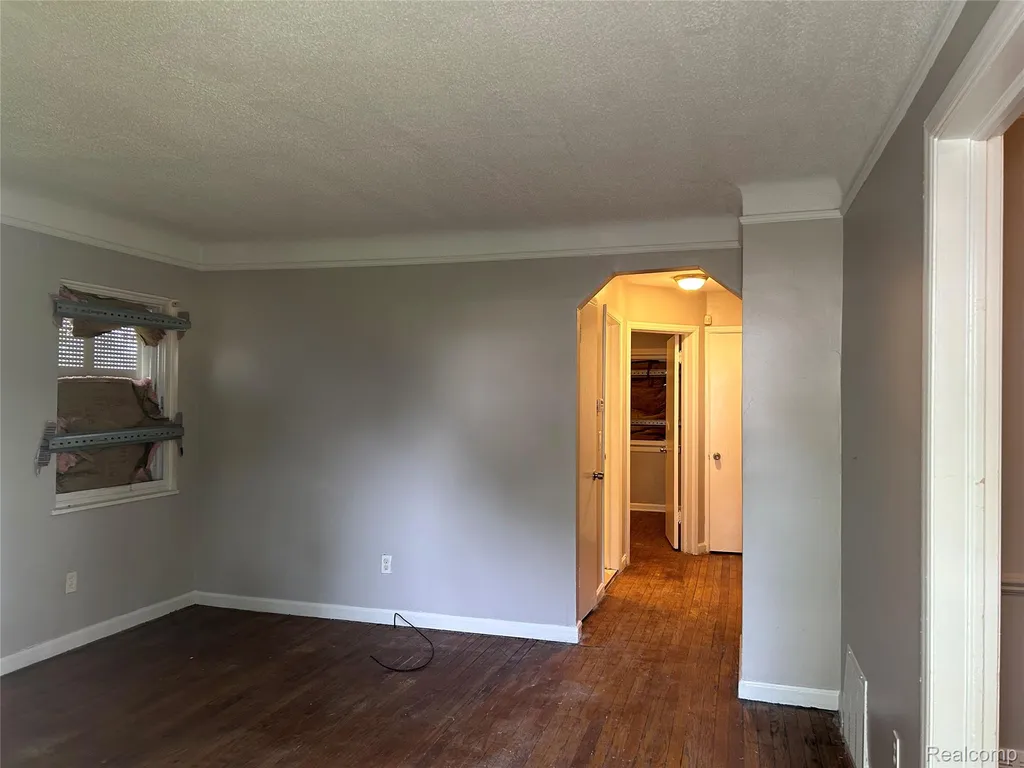 6718 Grandville Avenue Detroit City MI 48228