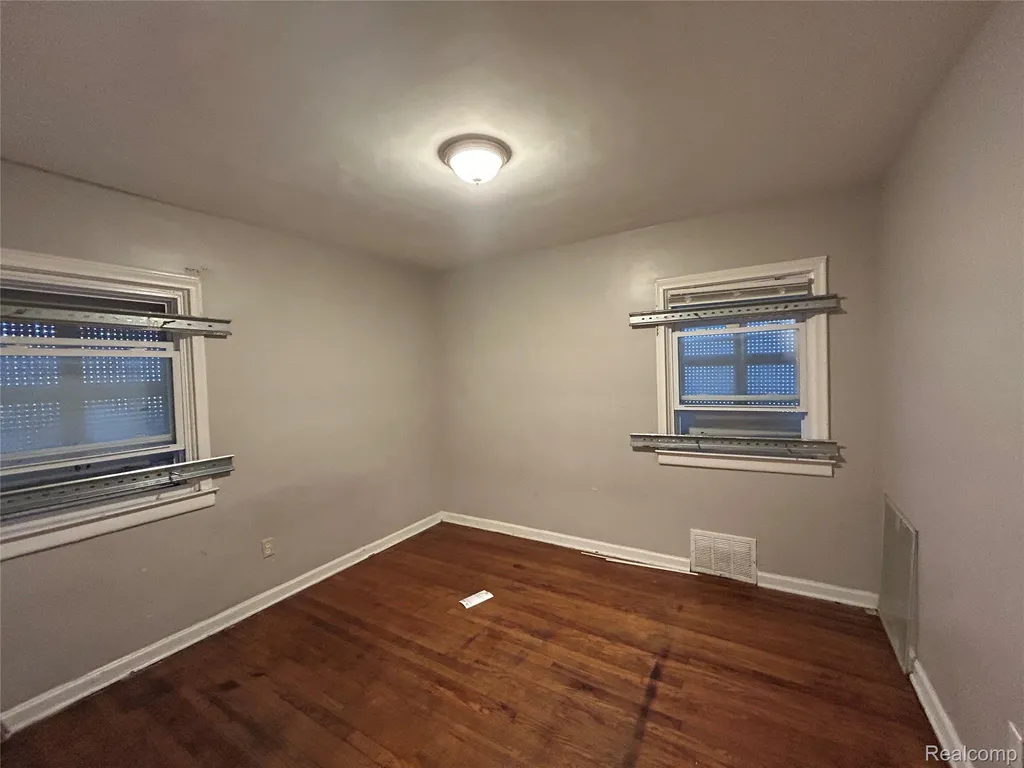 6718 Grandville Avenue Detroit City MI 48228
