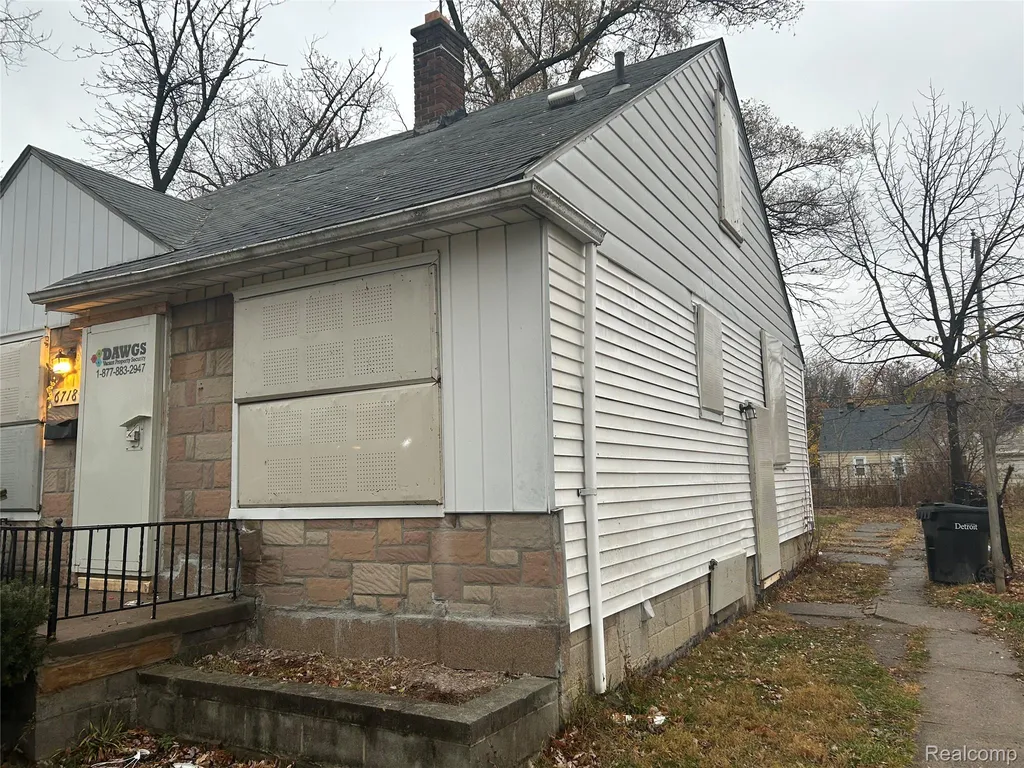 6718 Grandville Avenue Detroit City MI 48228