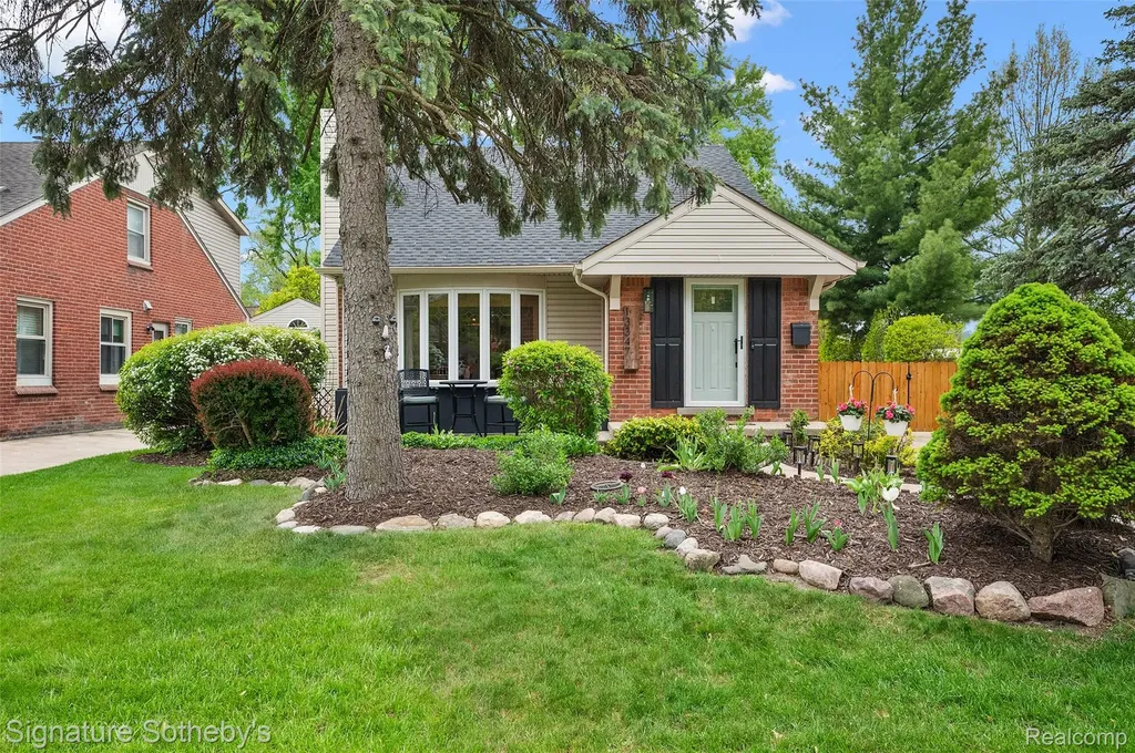 13347 Nadine Avenue Huntington Woods City MI 48070