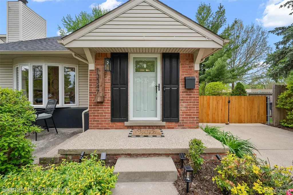 13347 Nadine Avenue Huntington Woods City MI 48070
