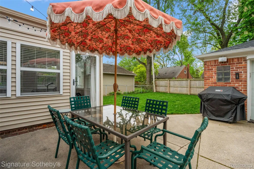 13347 Nadine Avenue Huntington Woods City MI 48070