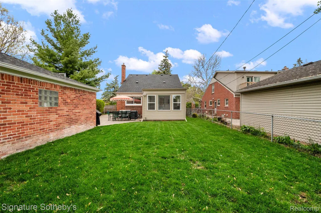 13347 Nadine Avenue Huntington Woods City MI 48070
