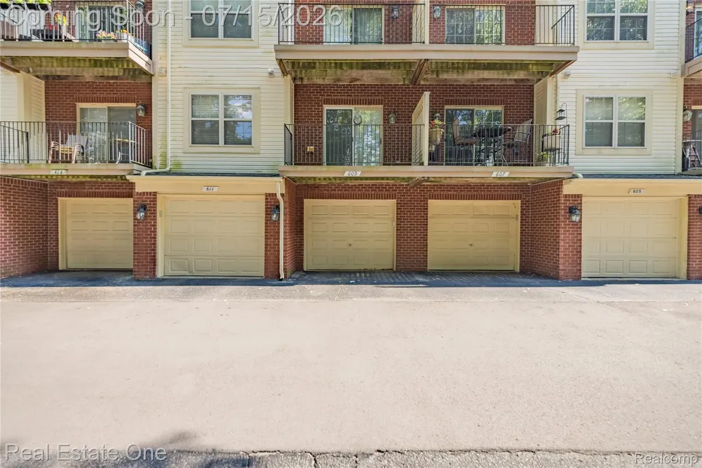 609 Village Lane Milford Village MI 48381
