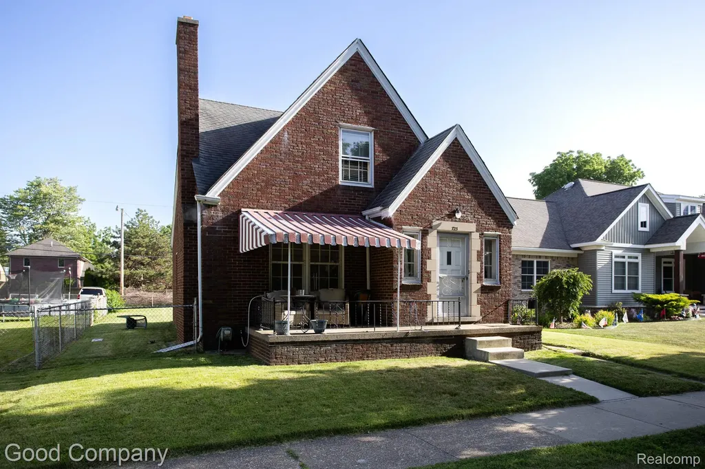 723 Pine Street Wyandotte City MI 48192