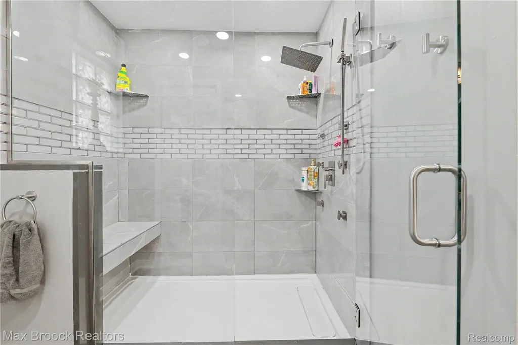 14088 Glenwood Drive Shelby Charter Township MI 48315