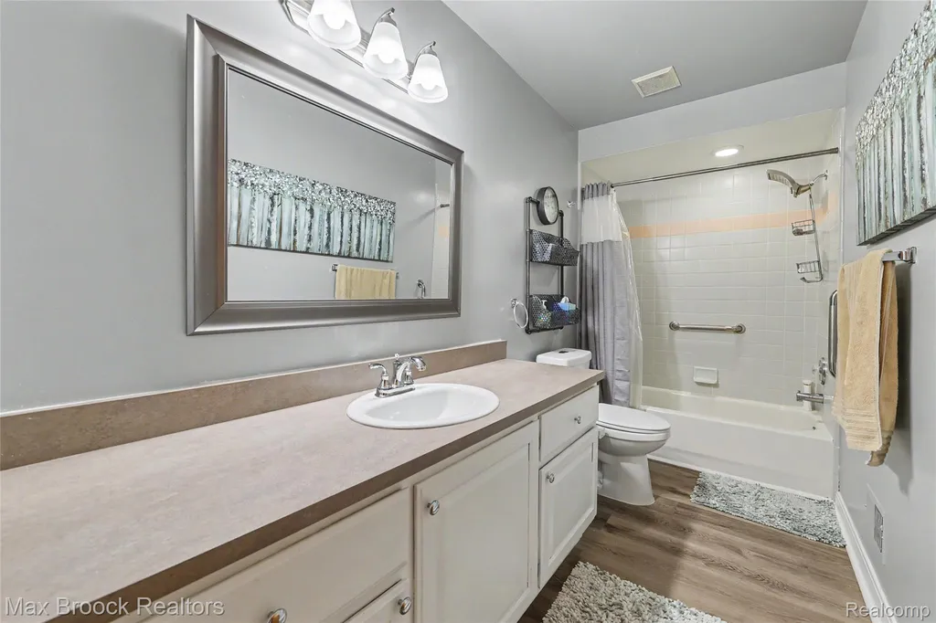 14088 Glenwood Drive Shelby Charter Township MI 48315