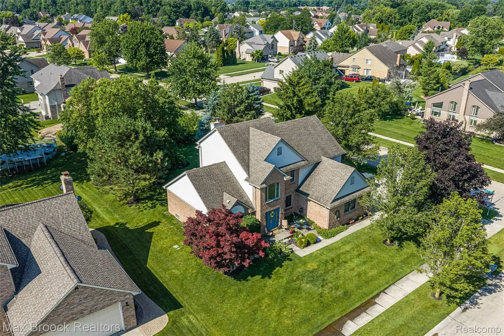 14088 Glenwood Drive Shelby Charter Township MI 48315